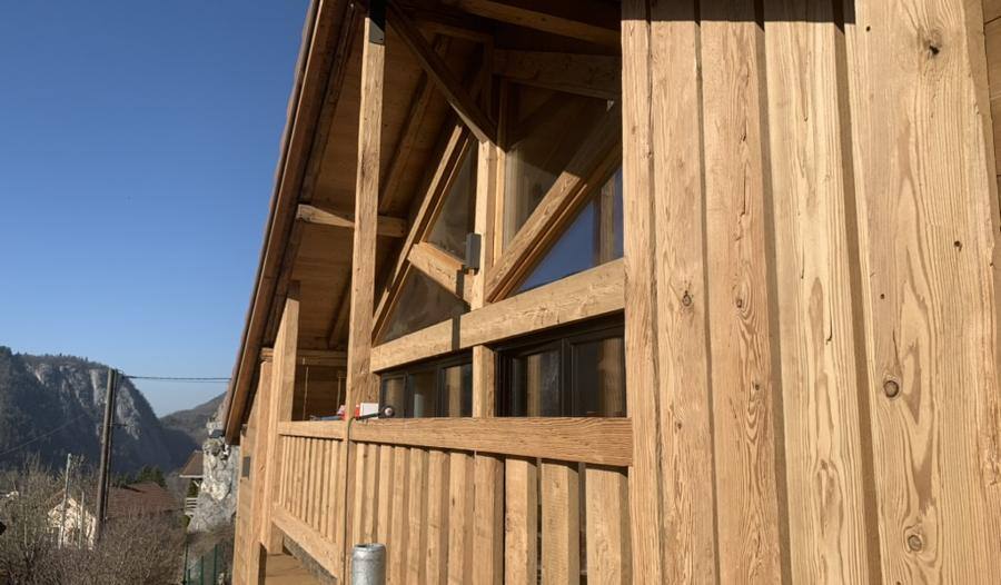 Bardage mélèze et garde-corps / Larch cladding and balcony