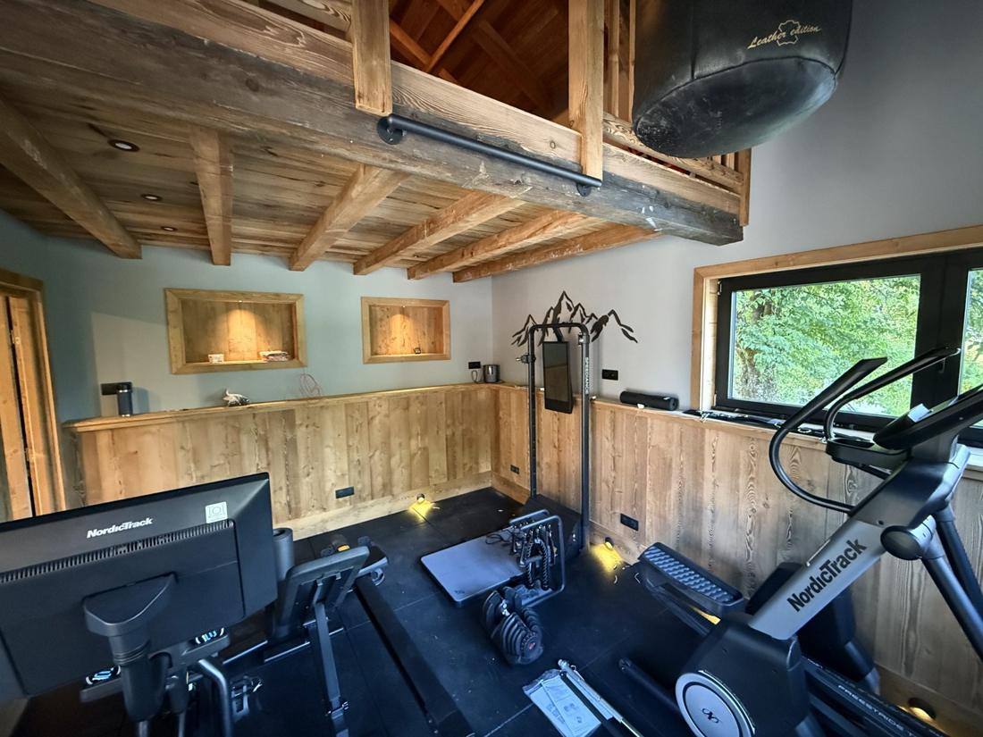 Gym, mezzanine side