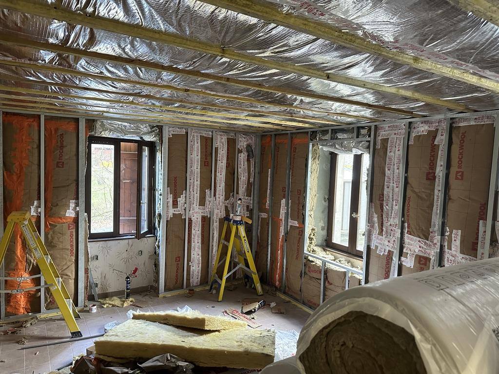 Stud walls &amp; rock-wool insulation