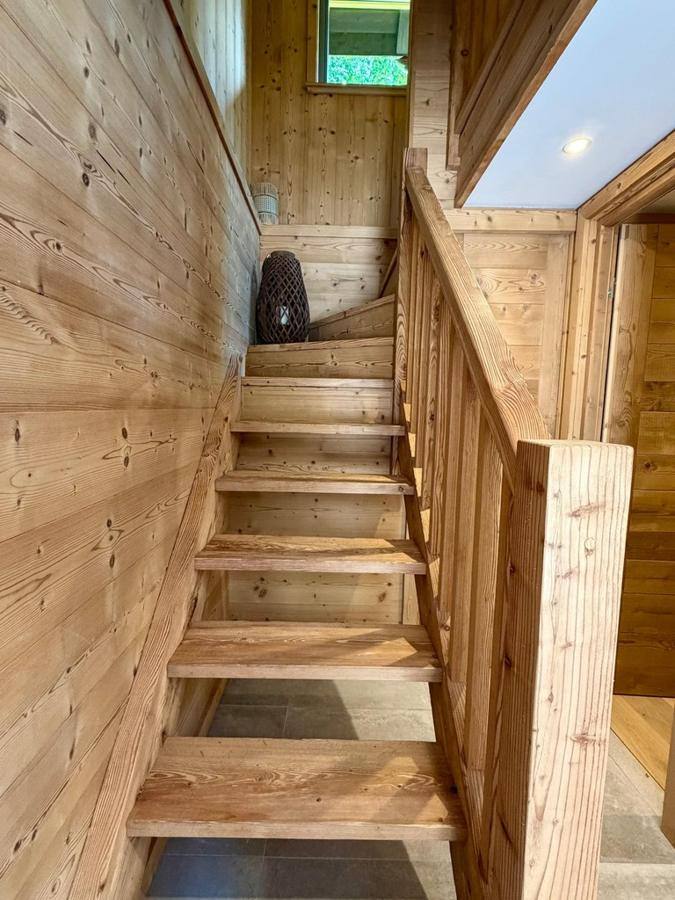 Escalier en bois massif / Solid timber staircase